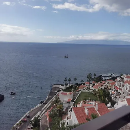 Con Vistas Al Mar Y Acantilados De Gigantes En * פוארטו דה סנטיאגו